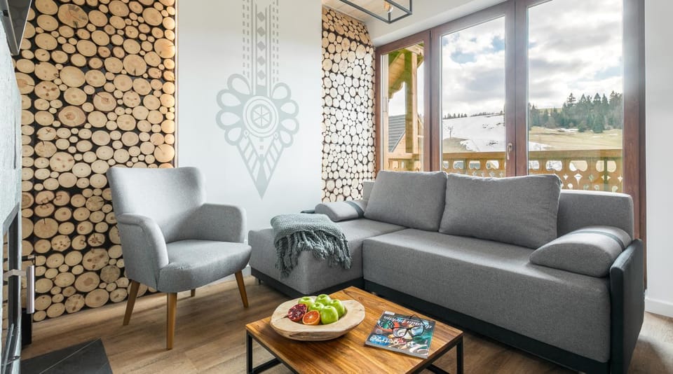 Living room, Food and drinks, Seating area, Mountain view