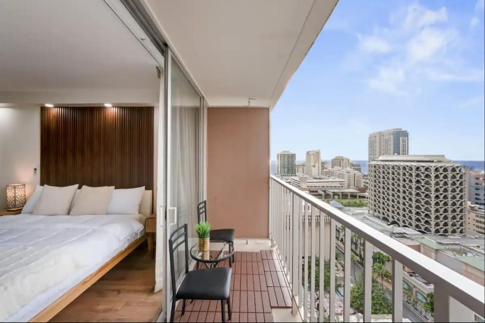 High Floor Marine Surf #2106 - Parking Included Apartment in Honolulu
