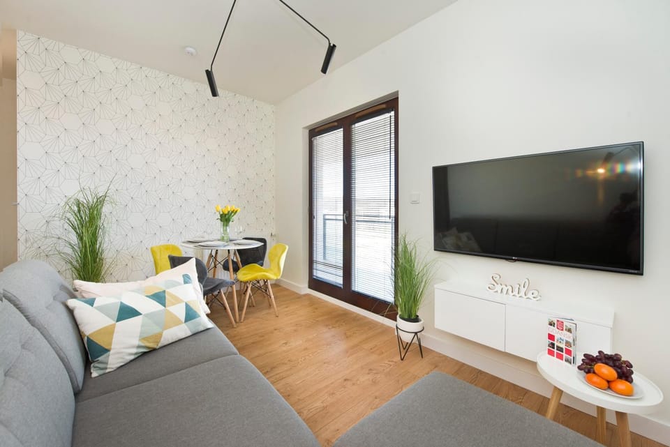 TV and multimedia, Living room, Seating area, Evening entertainment