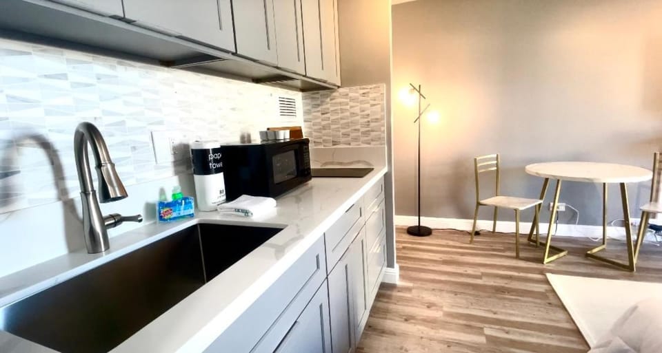 Marine Surf Waikiki 9th floor - Parking Included Apartment in Honolulu