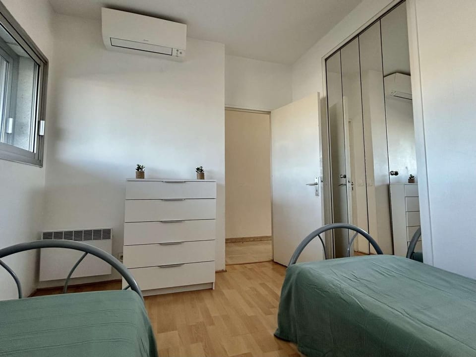 Appartement 2 Pièces avec Climatisation, 4 Couchages, à 100m de la Plage - FR-1-252A-33 Apartment in Villeneuve-Loubet