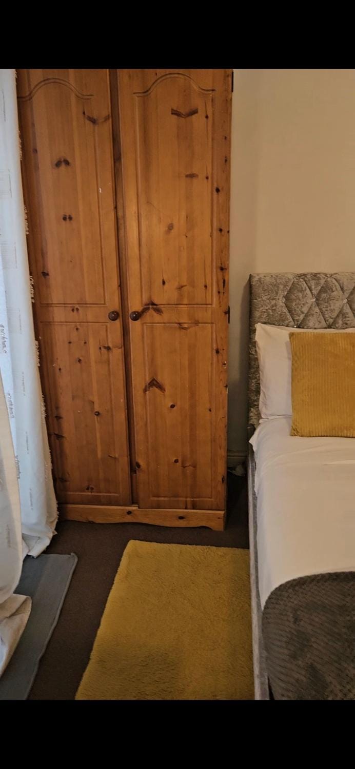 Bedroom, wardrobe