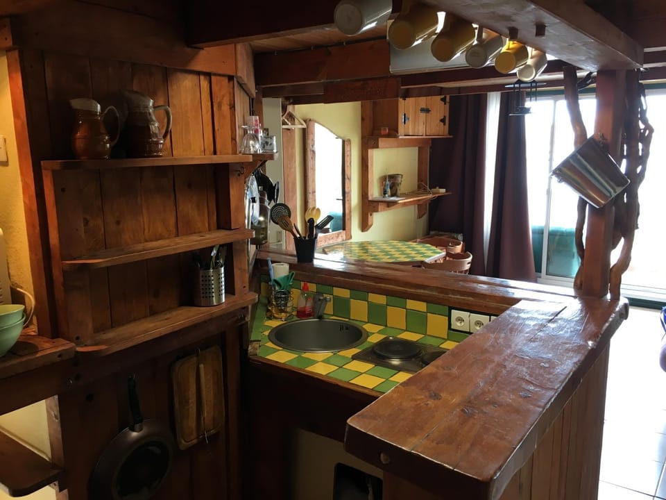 Kitchen or kitchenette