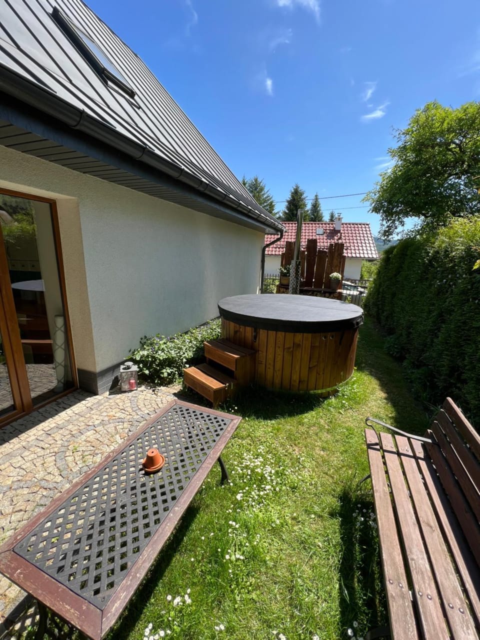 Spring, Day, Garden, Hot Tub, Garden view