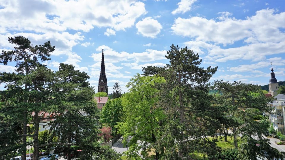 Nearby landmark, Neighbourhood, View (from property/room)