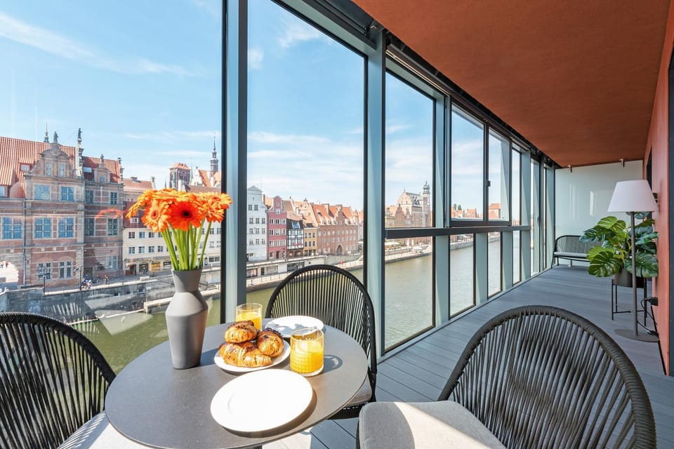 Balcony/Terrace, City view, River view