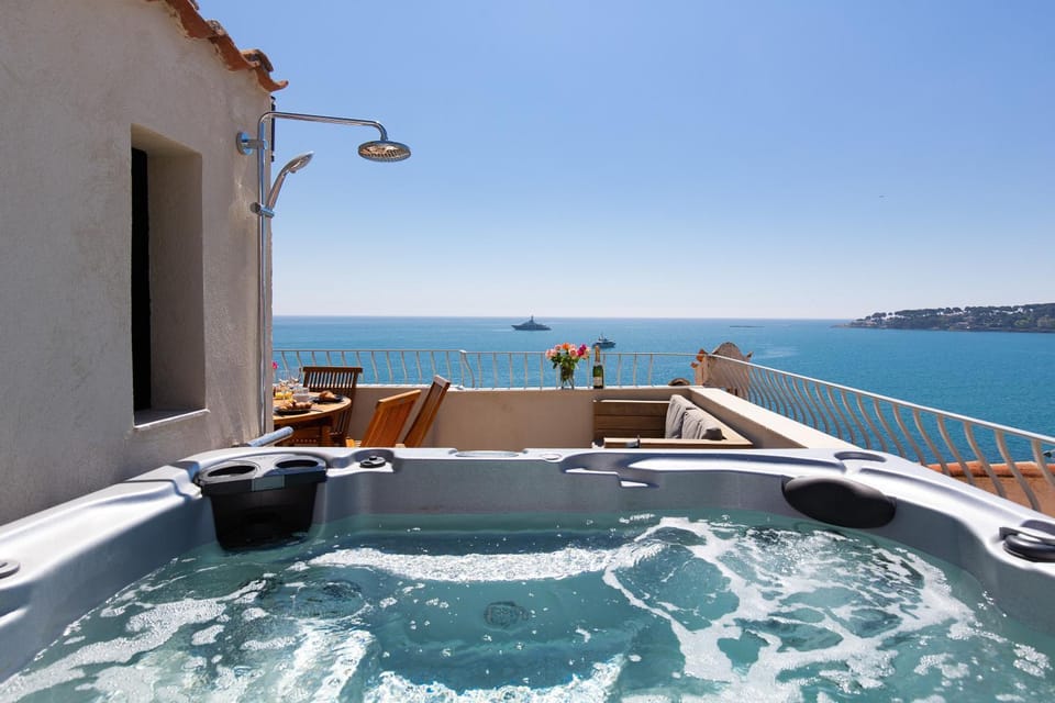 MAISON PICASSO - Jacuzzi, vue, terrasse for 6 Villa in Antibes