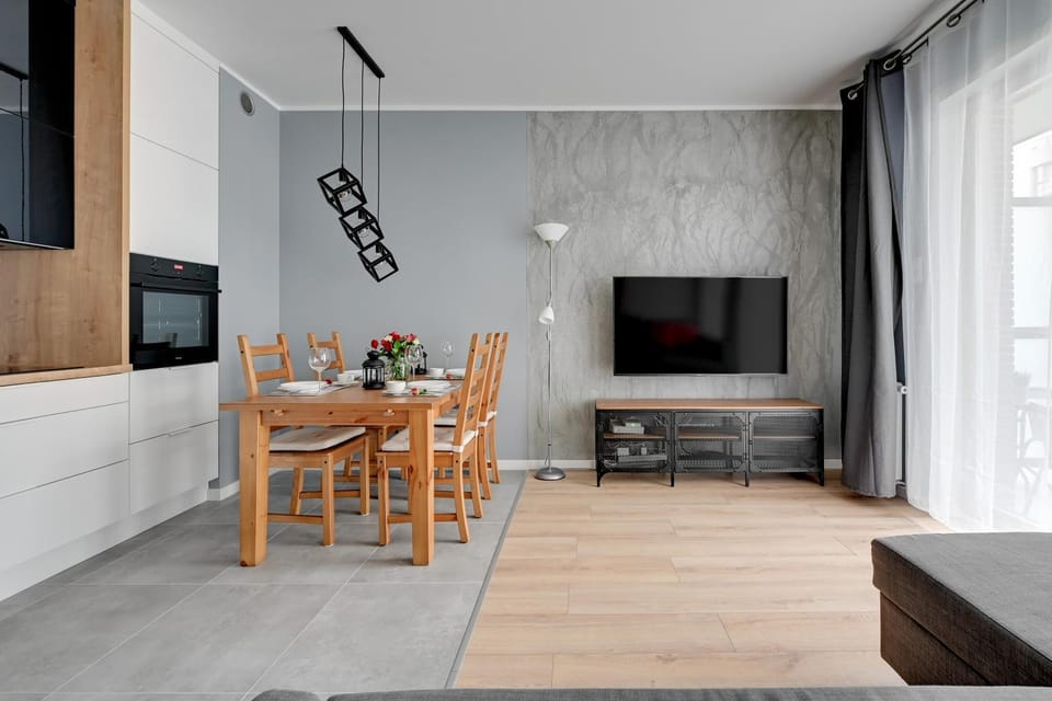 Property building, Communal lounge/ TV room, TV and multimedia, Living room, Seating area, Dining area
