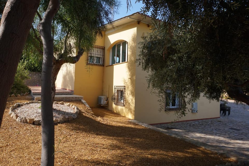 Property building, Facade/entrance, Garden