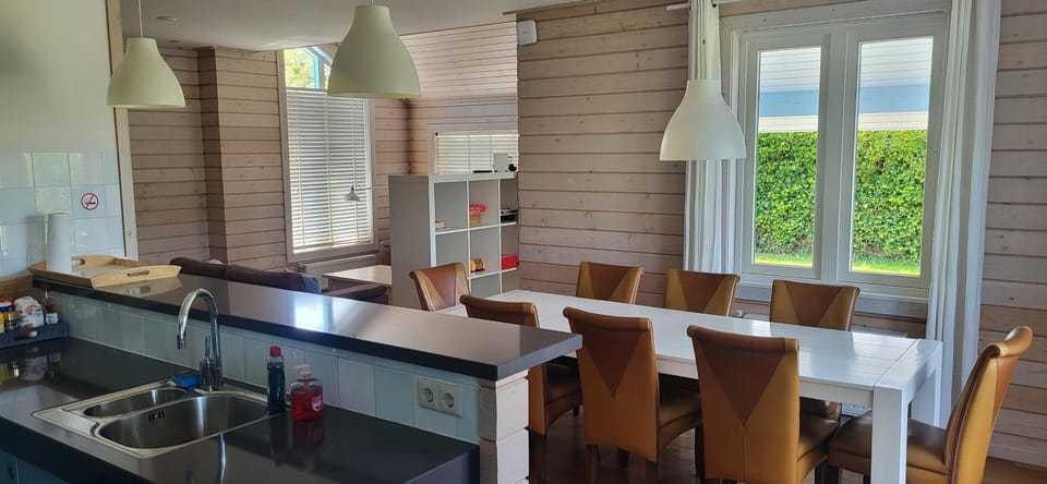 The Blue House - Luxurious Waterfront Villa Zeewolde Villa in Zeewolde