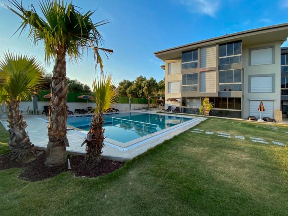 Property building, Garden view, Pool view
