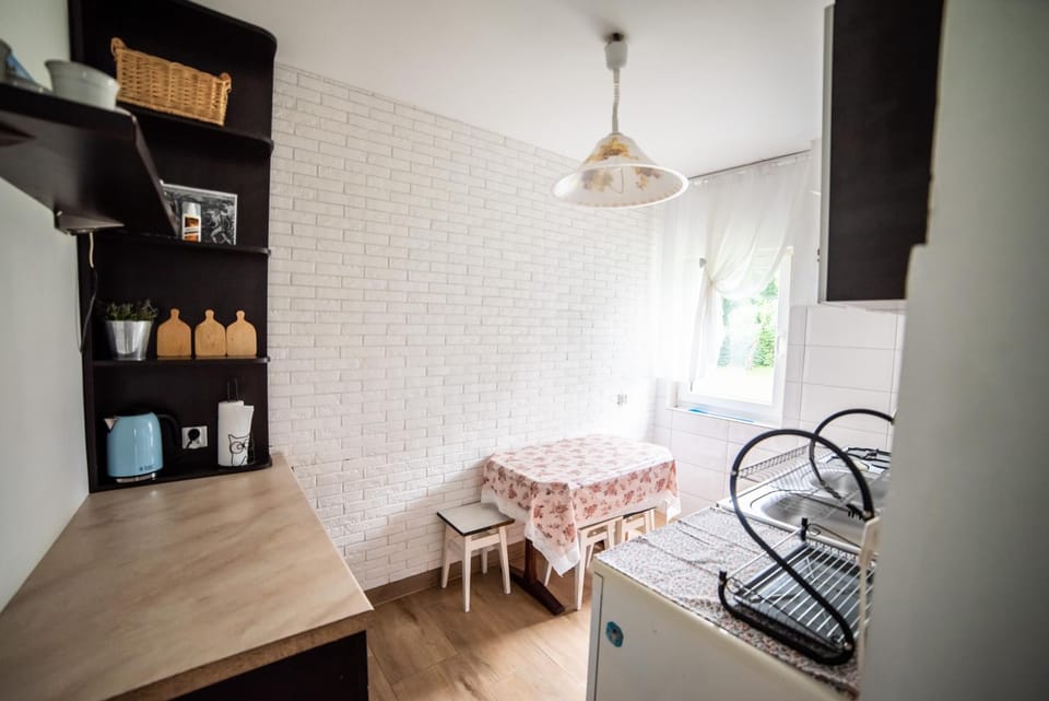 Coffee/tea facilities, Kitchen or kitchenette, Dining area, hair dresser