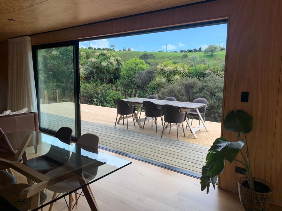 Private modern Bach by the beach House in Raglan