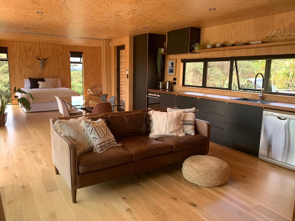 Private modern Bach by the beach House in Raglan