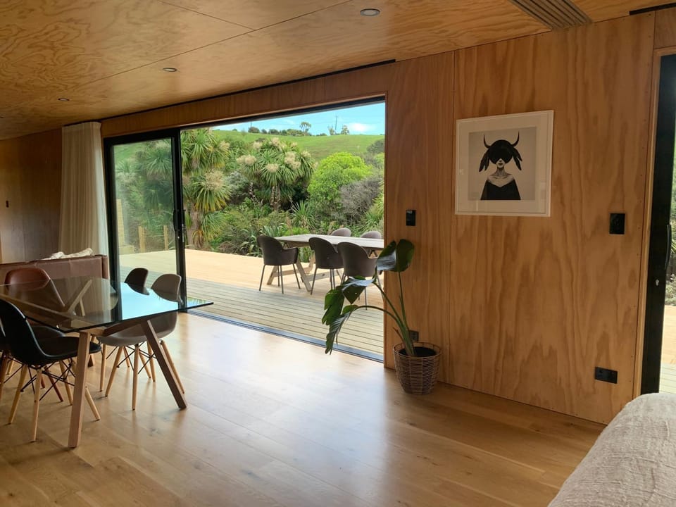Private modern Bach by the beach House in Raglan