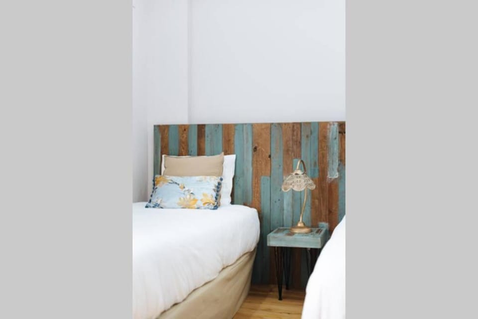 Hostly Sol 2bdr flat with patio in Seville center Apartment in Seville