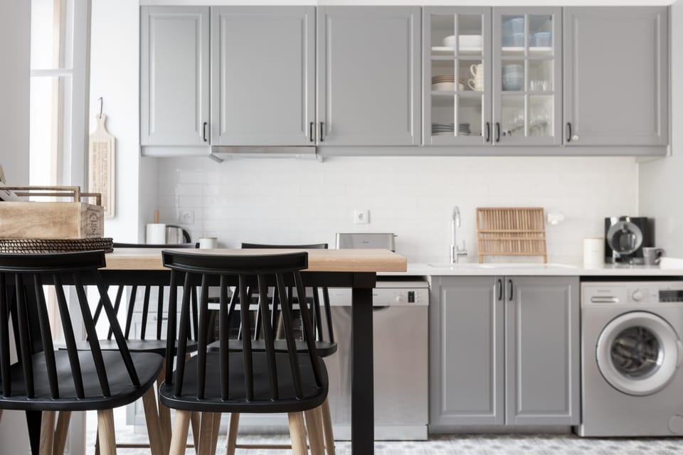 Kitchen or kitchenette, Dining area