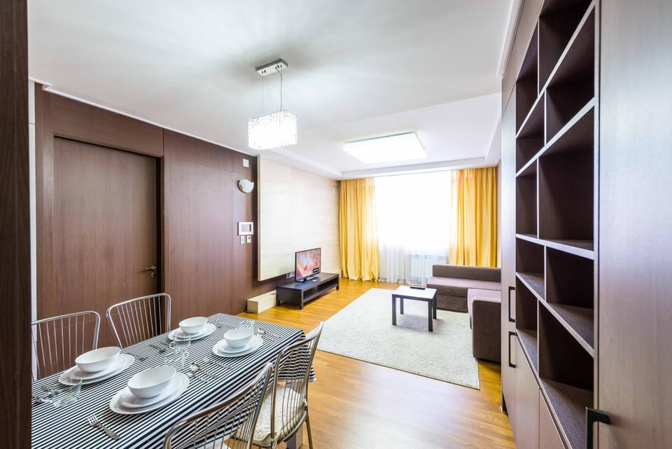 Seating area, Dining area