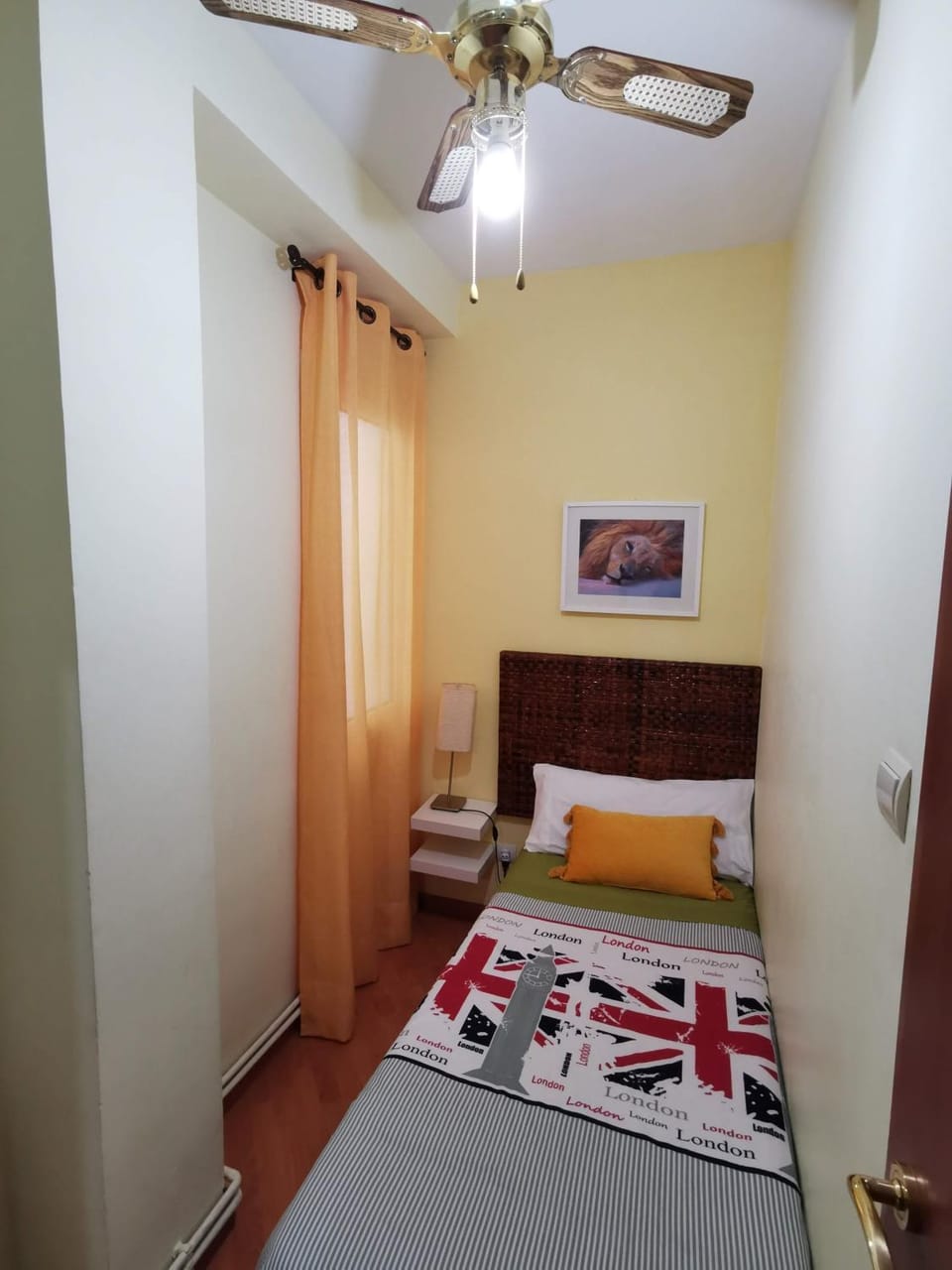 Photo of the whole room