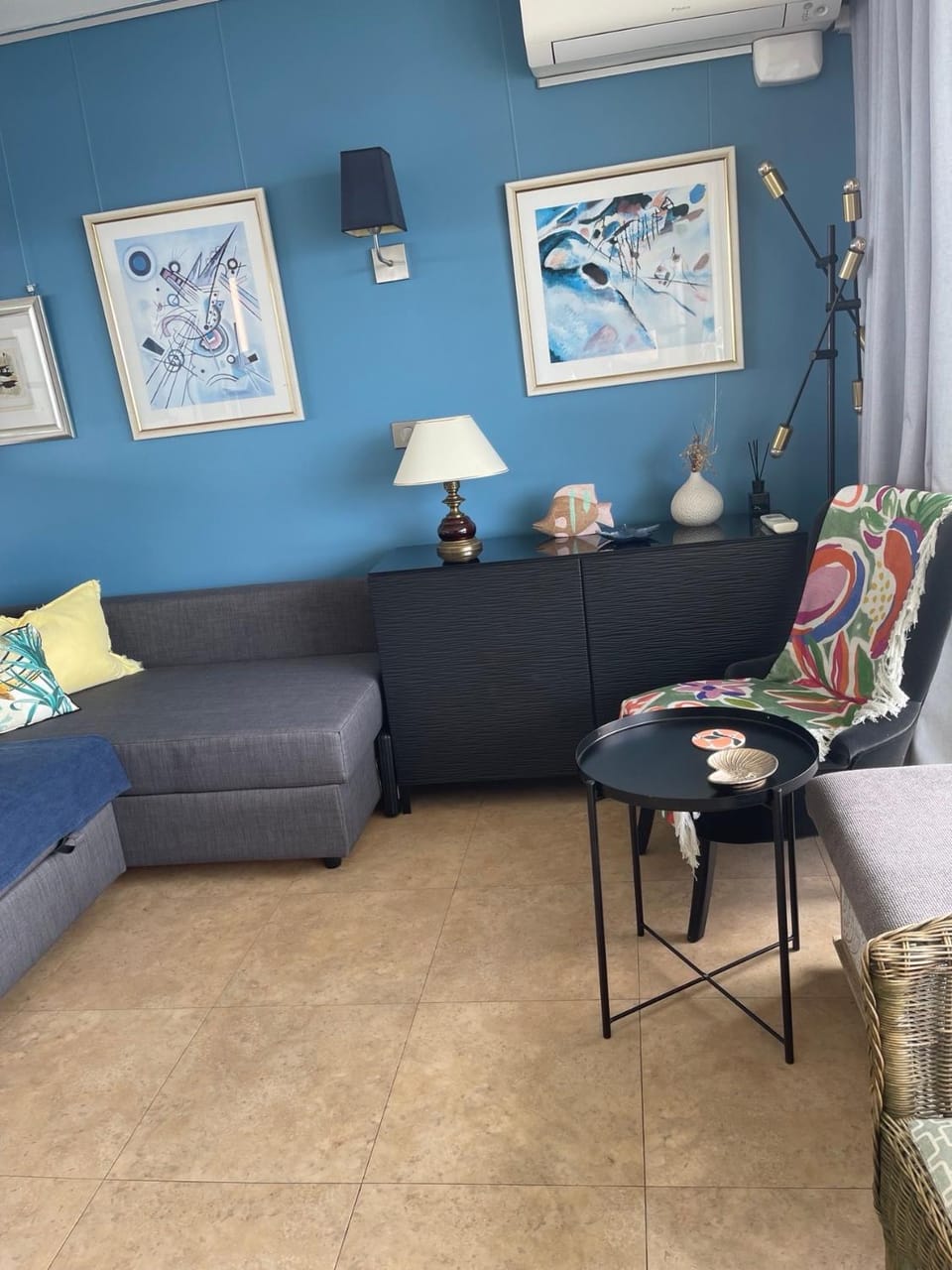 Living room, Seating area, air conditioner