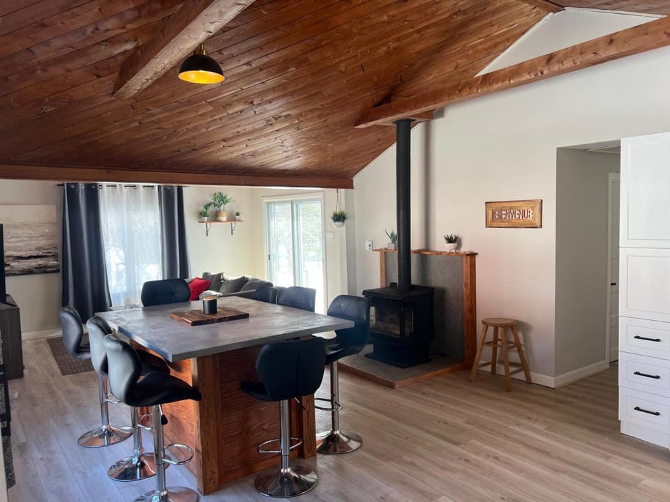 Cozy chalet near the beach House in Prince Edward County
