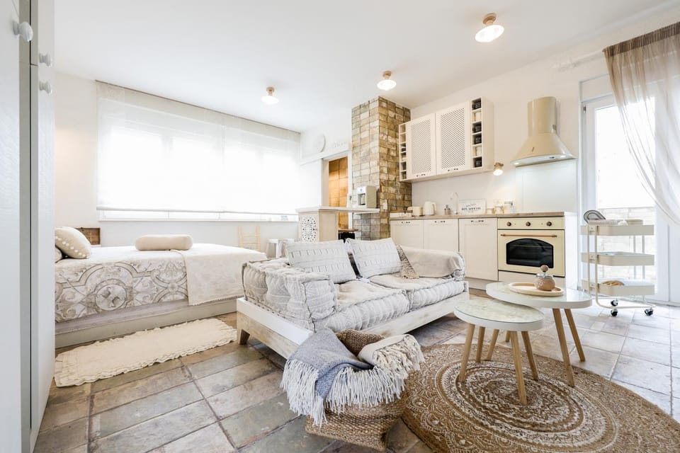 Bed, Kitchen or kitchenette, Living room, Dining area, Bedroom