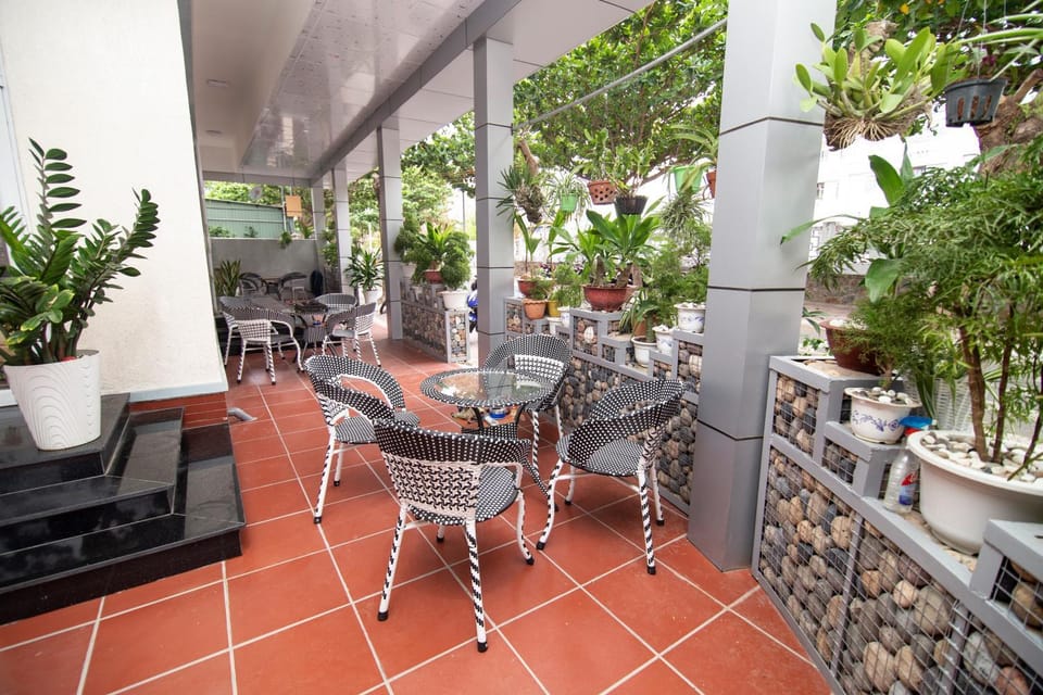 Patio, Breakfast