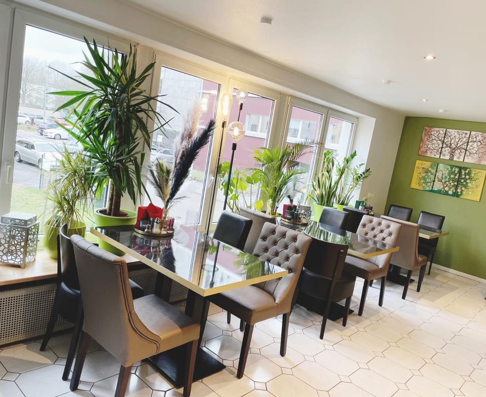 Seating area, Dining area