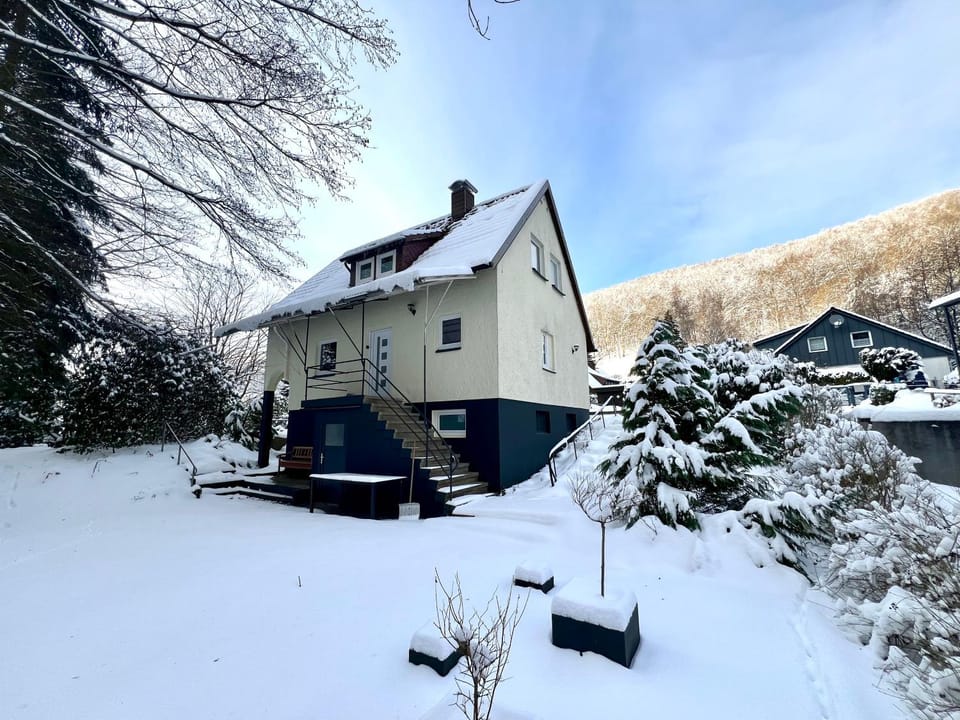 Property building, Day, Winter