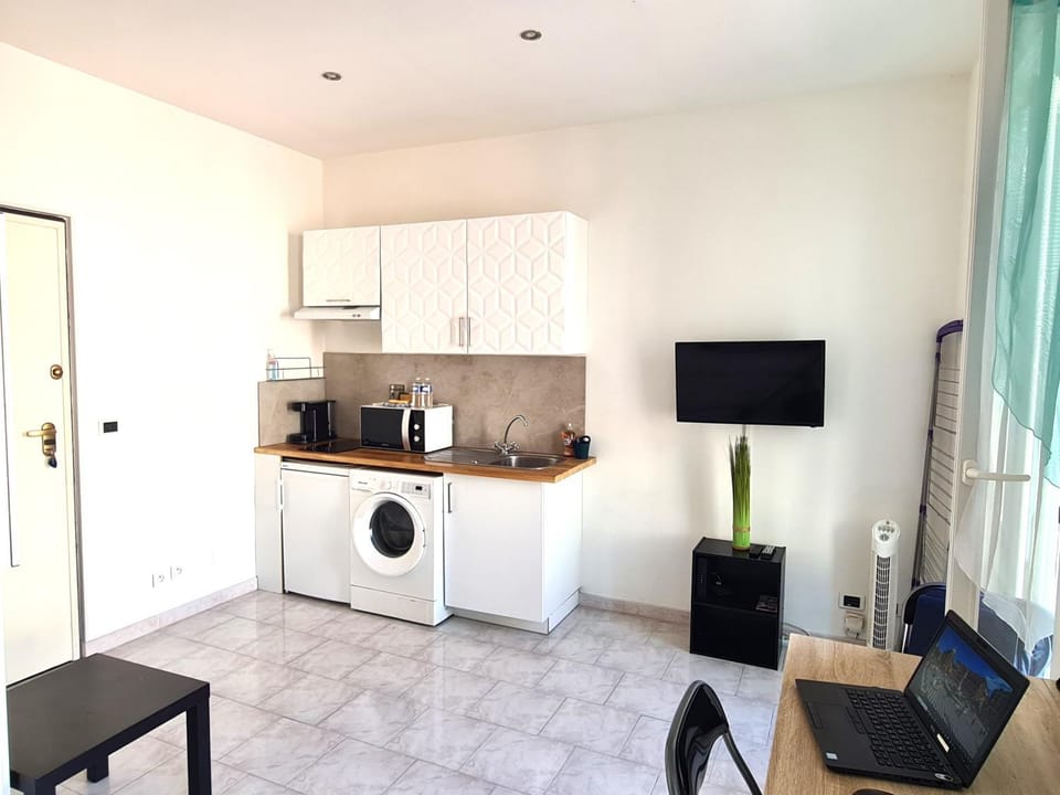 TV and multimedia, Coffee/tea facilities, Kitchen or kitchenette, microwave, washing machine
