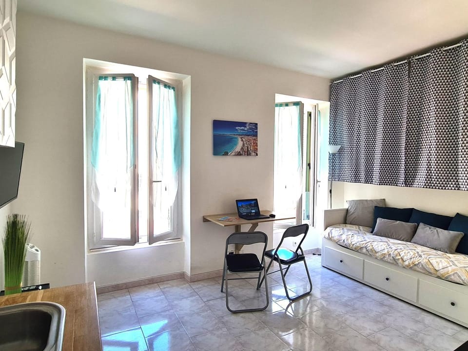 TV and multimedia, Living room, Seating area, storage