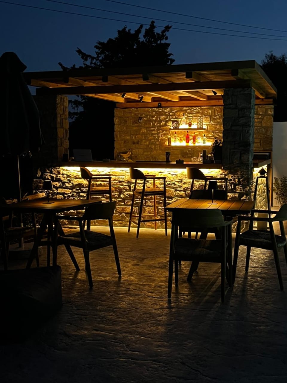 Restaurant/places to eat, Night, Lounge or bar, Banquet/Function facilities, Dining area