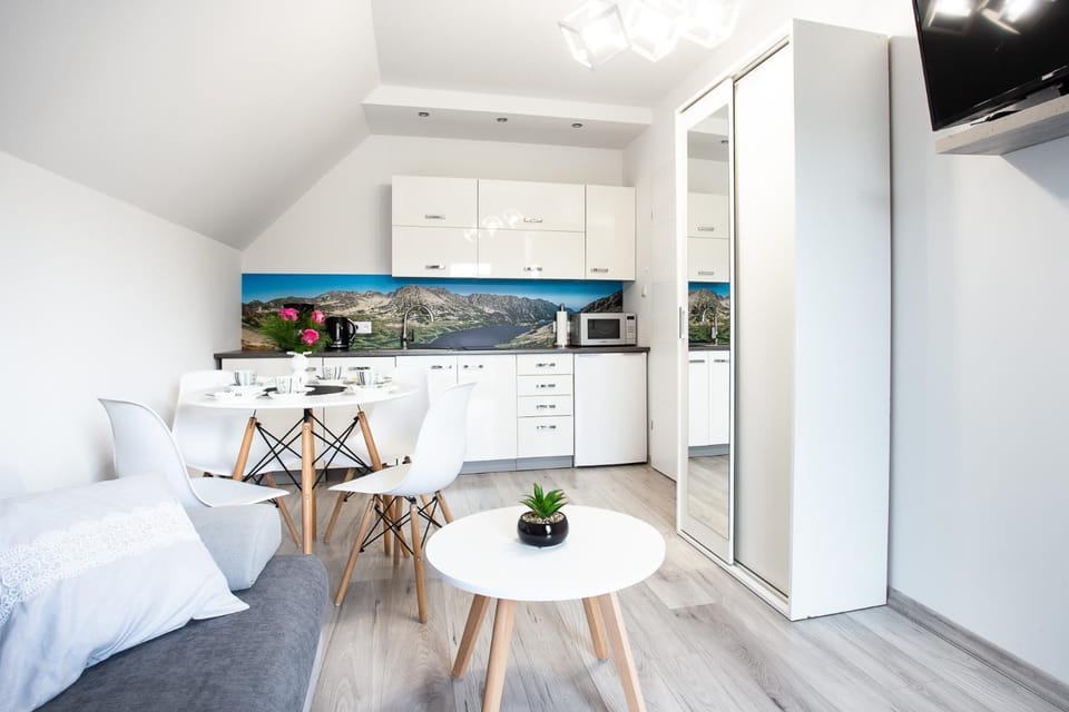Kitchen or kitchenette, Seating area