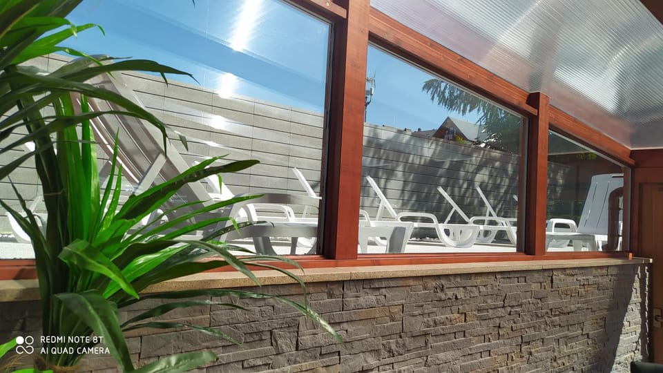 Swimming pool, Breakfast