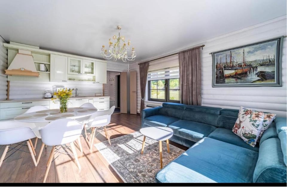 Seating area, kitchen