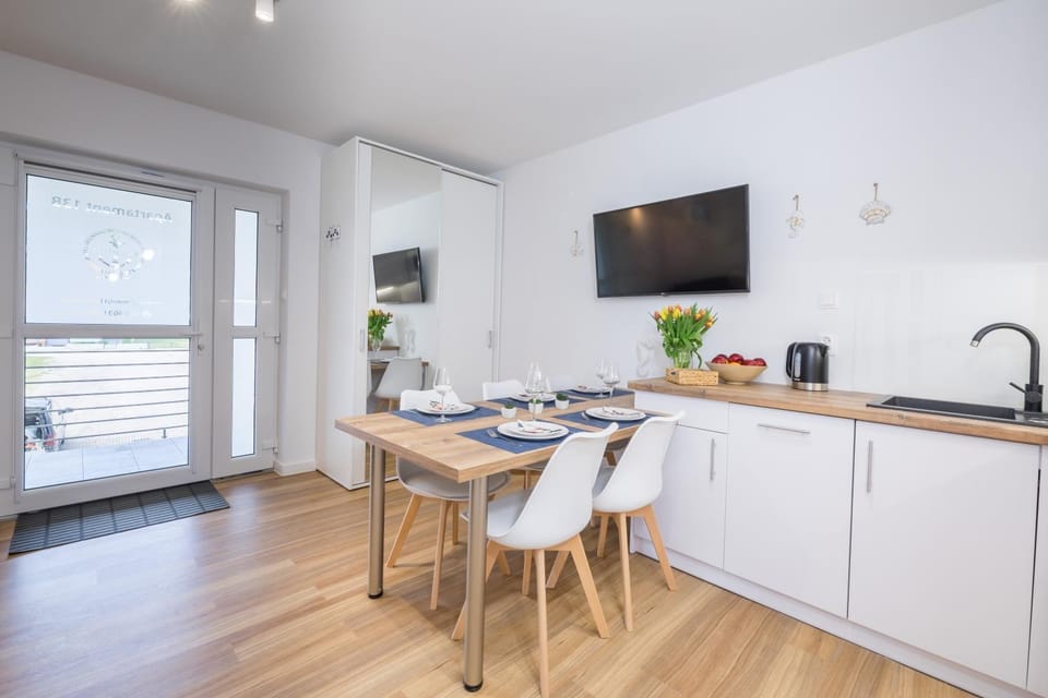 TV and multimedia, Kitchen or kitchenette, Living room, Dining area