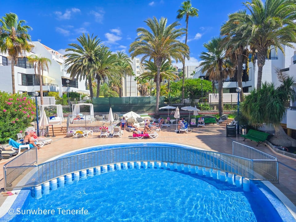 Swimming pool, sunbed