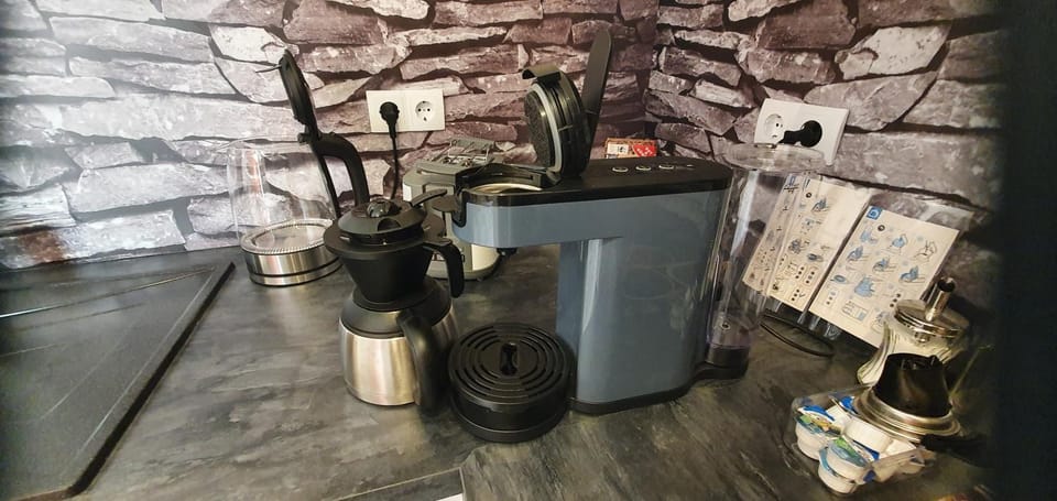 Coffee/tea facilities, Kitchen or kitchenette
