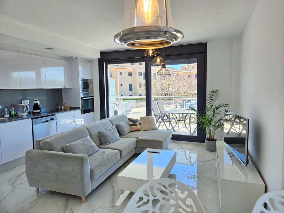 TV and multimedia, Balcony/Terrace, Kitchen or kitchenette, Living room, Seating area