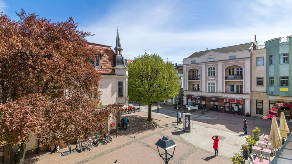 Nearby landmark, Neighbourhood