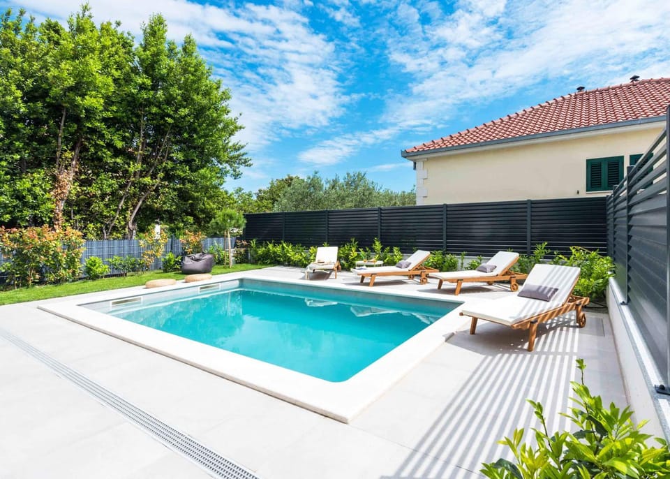 Property building, Pool view, Swimming pool, Swimming pool