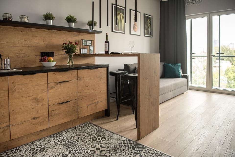 Kitchen or kitchenette, Dining area