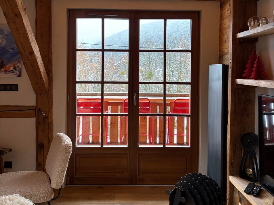 TV and multimedia, View (from property/room), Balcony/Terrace, Living room, Seating area