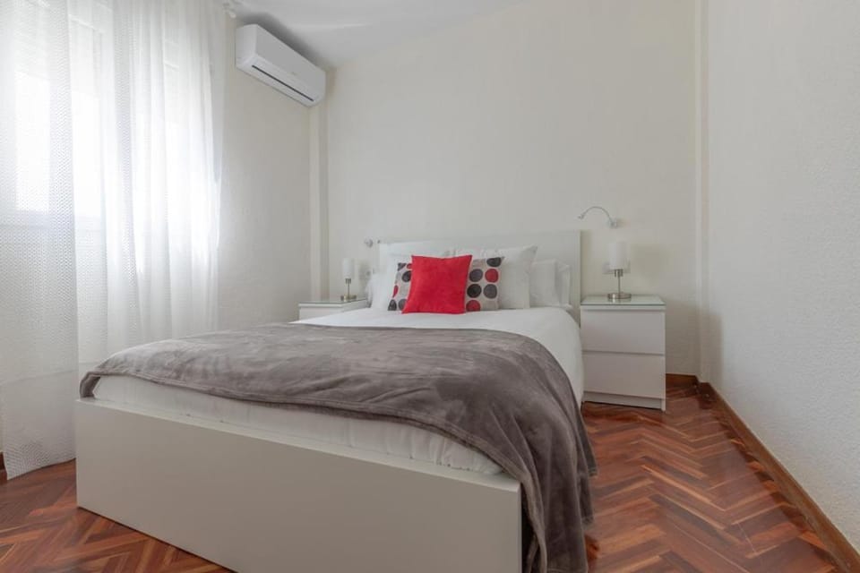 Property building, Bed, Photo of the whole room, Bedroom