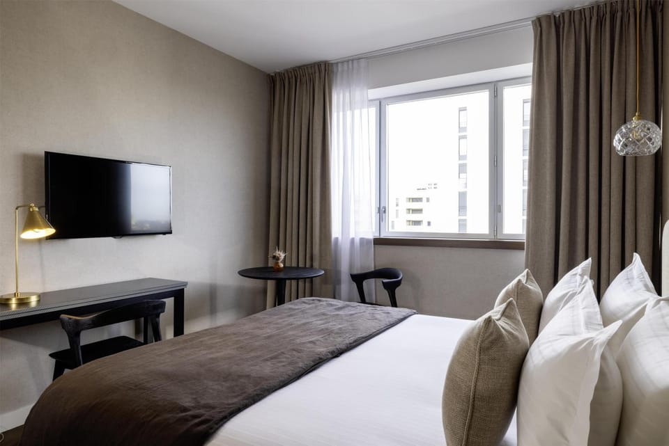 Business facilities, Bedroom, Family, air conditioner
