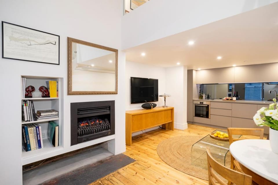 Beachside Loft St Kilda west Apartment in Saint Kilda
