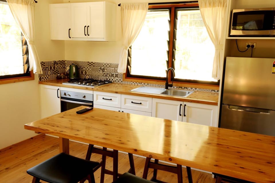 Coffee/tea facilities, Kitchen or kitchenette, Dining area, Garden view, Pool view, Breakfast, minibar, pet friendly, stove, air conditioner