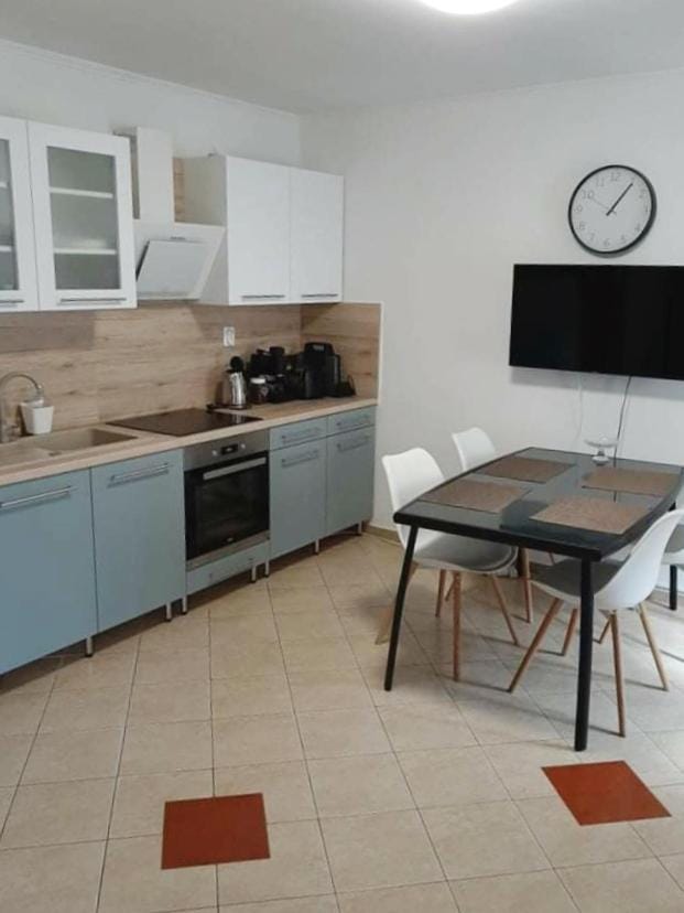 TV and multimedia, Kitchen or kitchenette, Dining area