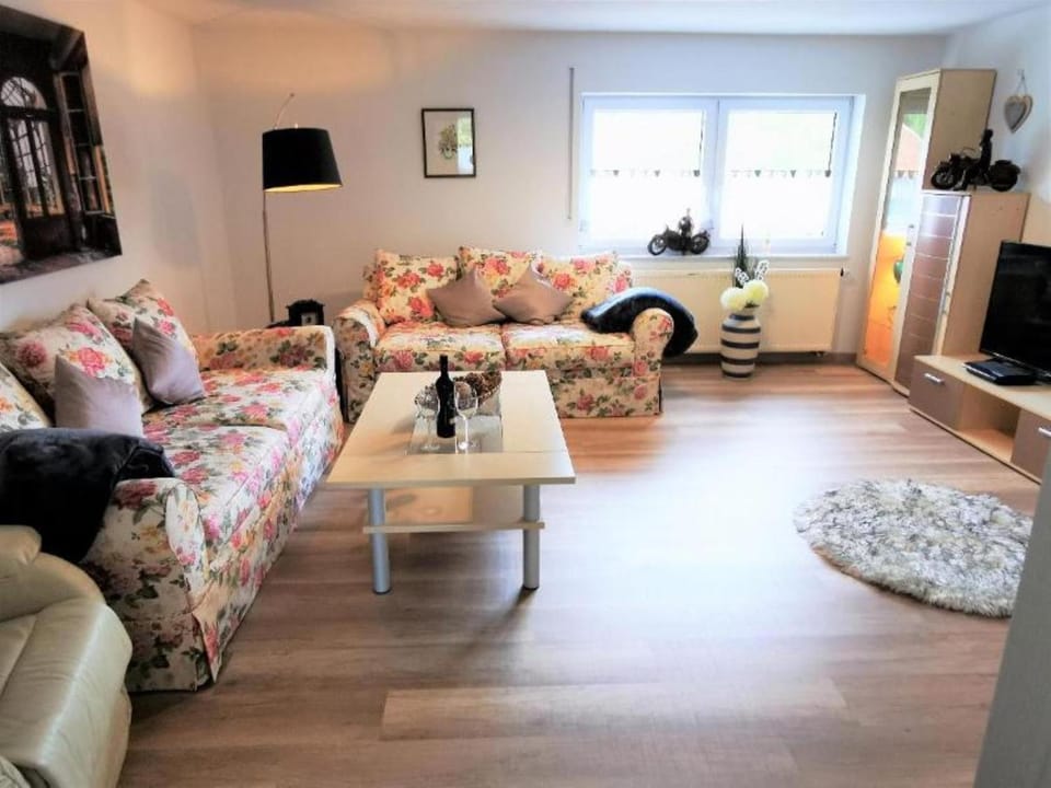 TV and multimedia, Living room, Photo of the whole room, Seating area
