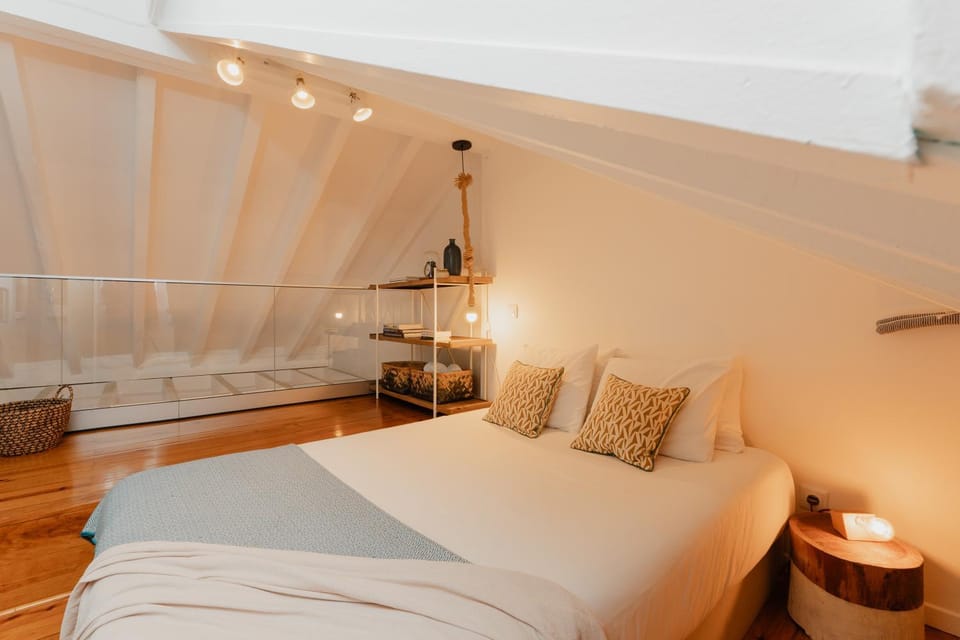 Bed, Bedroom, heating, internet, air conditioner